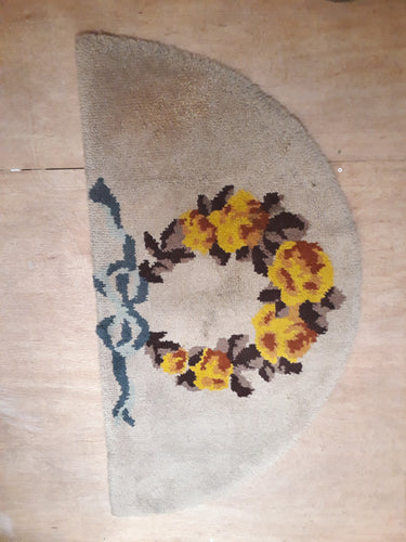 Wreath Rug 145cm x 76cm