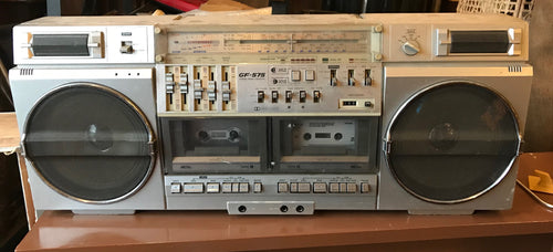 Twin cassette ghetto blaster