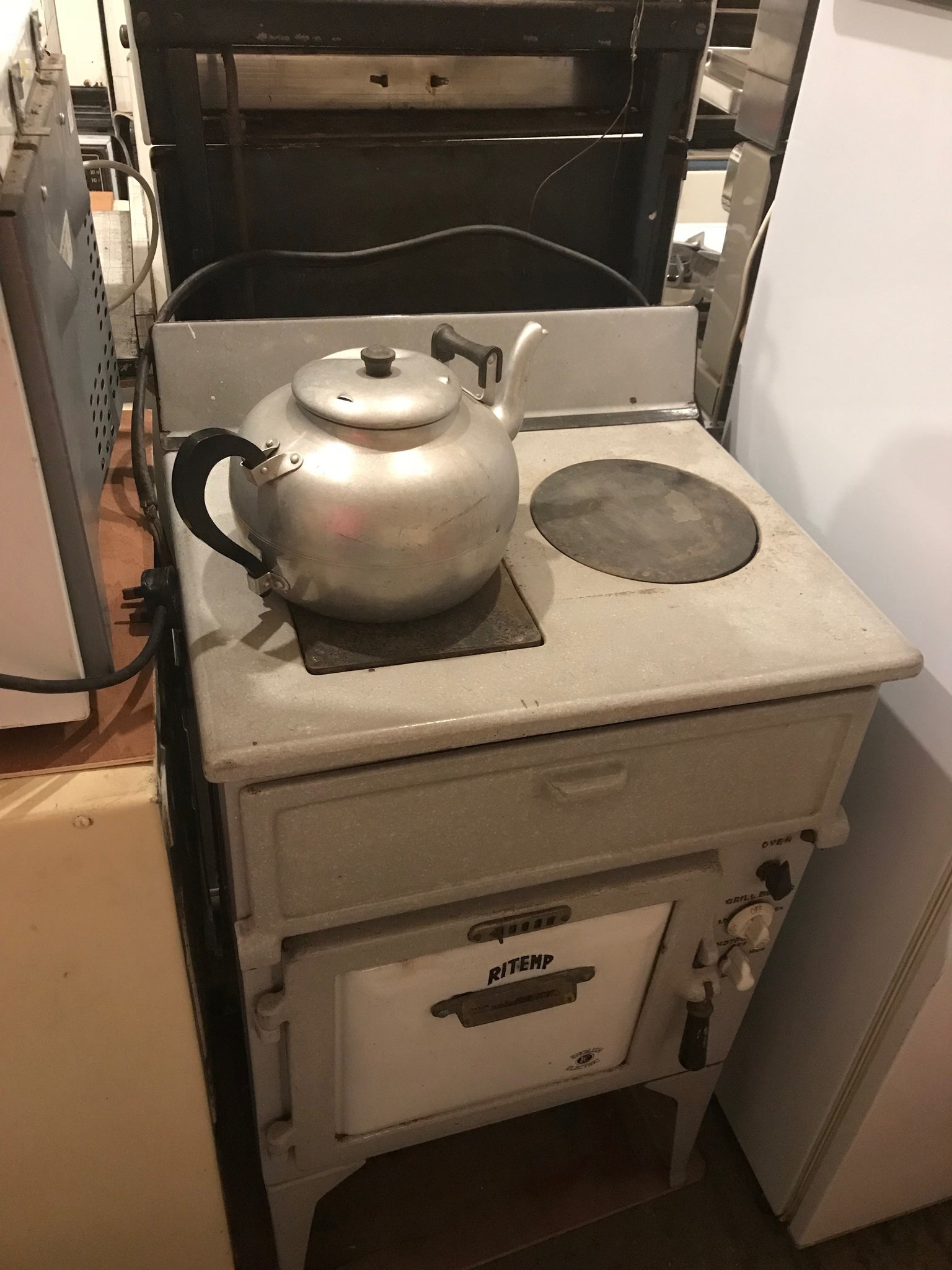 BBC - A History of the World - Object : Electric cooker, made in the 1930s