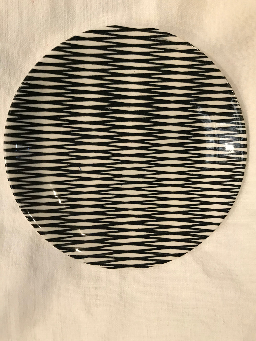 Plate Dark White/Black 1950s